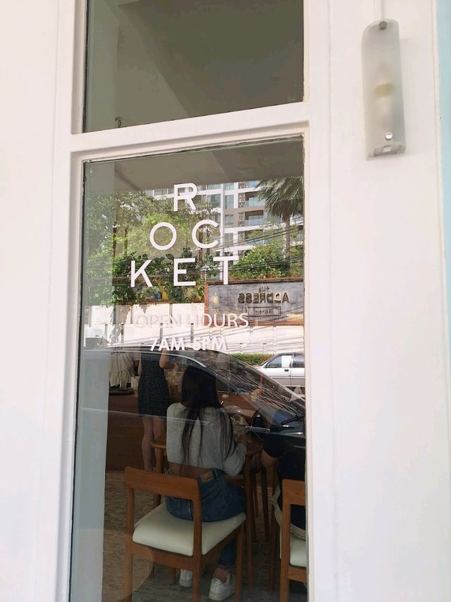 Peaceful coffee bar