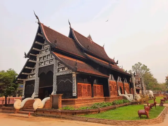 Wat Rommanee in Chiang Mai, Thailand: A Blessing for Love, Ideal for Meditation and Relaxation.