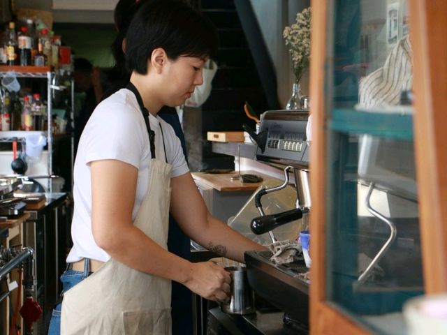 แวะร้านกาแฟคนญี่ปุ่น HUGS Songwat
