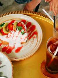 Manga & Hubba : คาเฟ่ริมทะเลบางเสร่