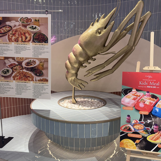 Fresh lobster 🦞 in Sang Har Noodles! 
