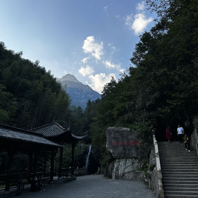 Anhui-Huangshan Emerald Valley