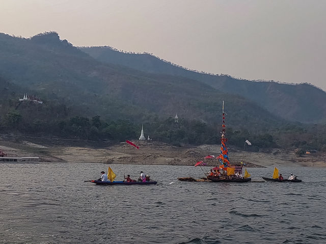 ประเพณีขึ้นไหว้สาสรงน้ำพระบรมธาตุแก่งสร้อย