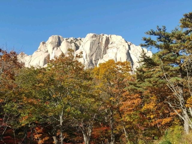 An autumn viewing hiking adventure at Ulsanbawi near Seoraksan