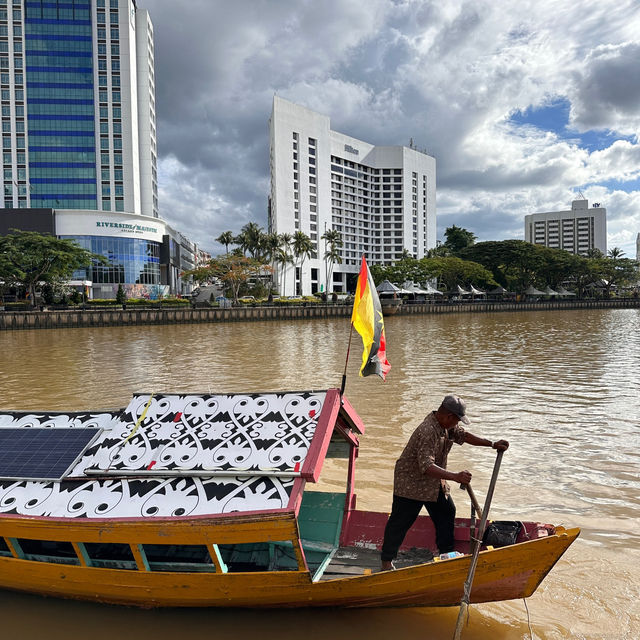 Kuching Adventures: Riverfront Strolls and Seafood Delights!