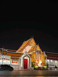 เดินเที่ยวย่านเสาชิงช้ายามค่ำคืน