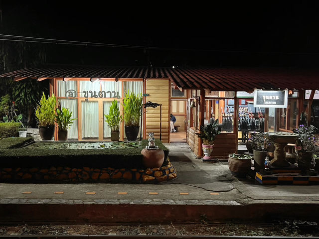 รถไฟด่วนพิเศษอุตราวิถี
