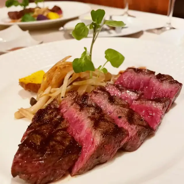 Kobe Gourmet: Kobe Steak Propeller