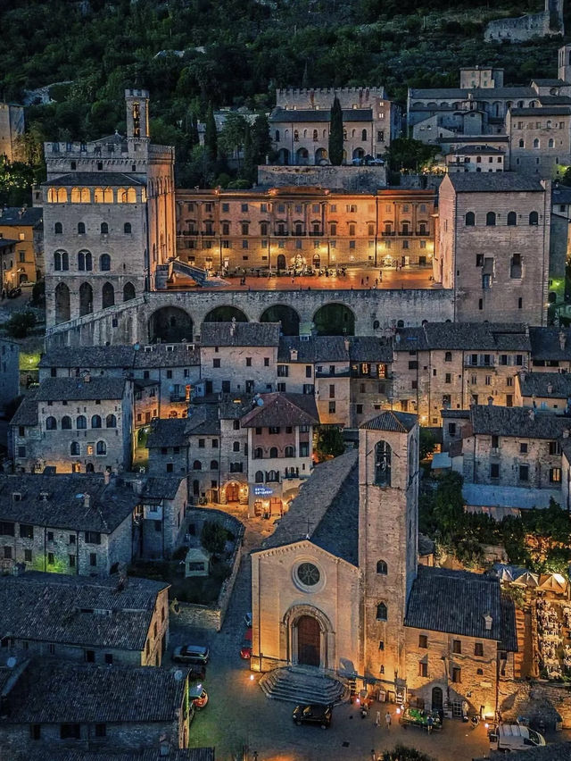 A Fairytale Christmas in Gubbio, Italy