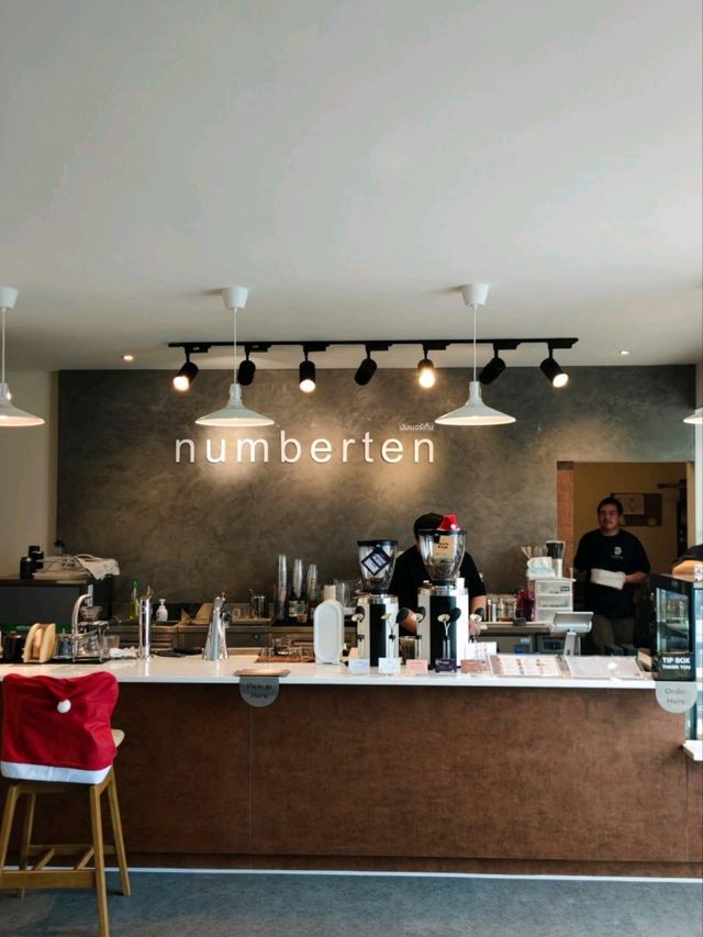Numberten specialty coffee คาเฟ่คริสต์มาส