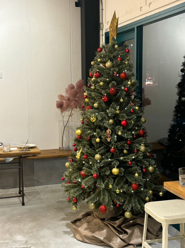 【福岡カフェ】クリスマスツリーがかわいい！福岡の人気カフェ！