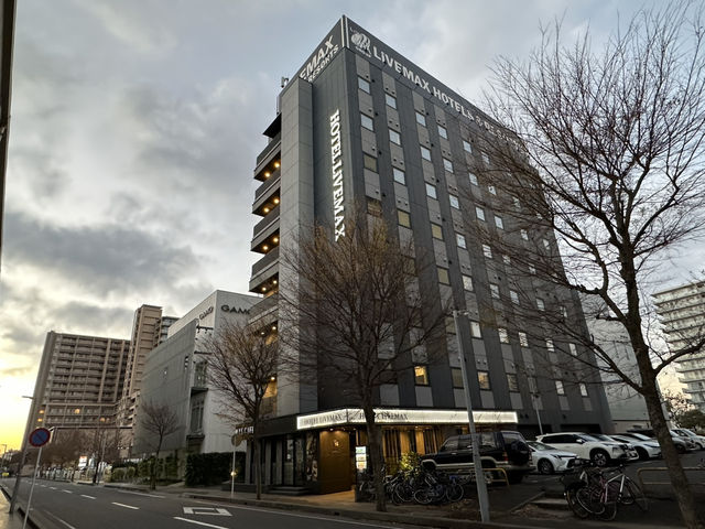 周辺には千葉市役所やモノレール『ホテルリブマックス千葉みなと駅前』