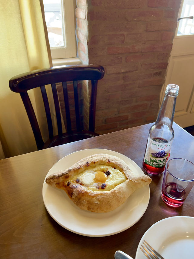 Traditional Georgian khachapuri🧀