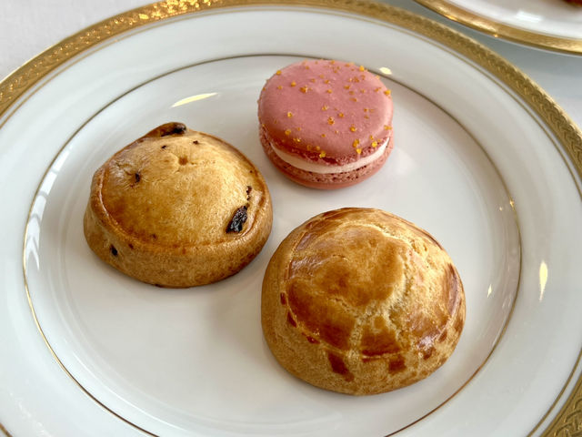 Afternoon tea in collaboration with Pierre Hermé