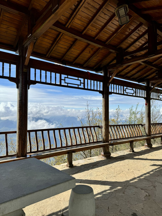 🇨🇳 Nature's Masterpiece: Exploring Three Gorges on Land