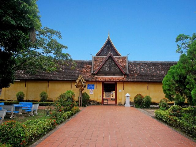 Wat Sisaket  วัดสีสะเกตุ เที่ยวลาว