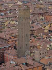 【イタリア・ボローニャ】ガリセンダ塔とアシネッリ塔