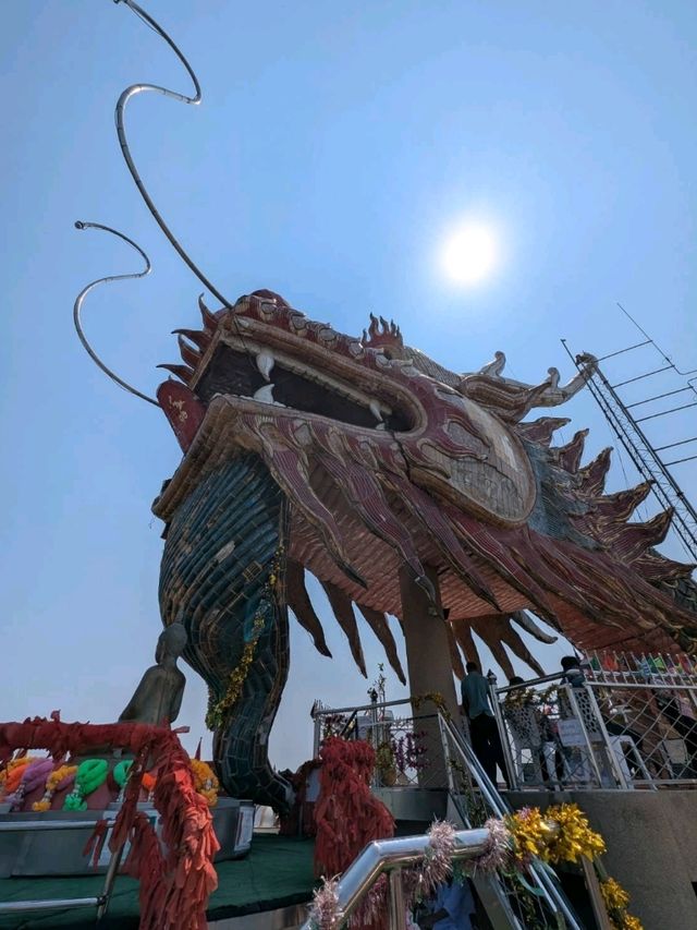 タイ🇹🇭ナコンパトム🐉ワットサムプラン非現実的!!龍が巻きつく寺院