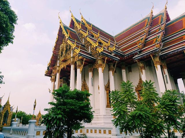 泰國曼谷湄南河畔著名皇家古跡寺廟景點：Wat Ratchaburana Ratchaworawihan 拉嘉布拉那寺，適合拍照📸打卡冥想