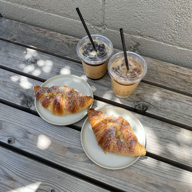 Bright and Cozy Café in Setagaya – Yellow