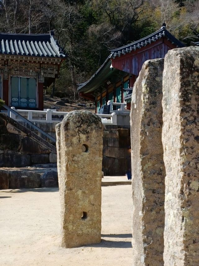 절제된 아름다움 속 고요한 쉼터