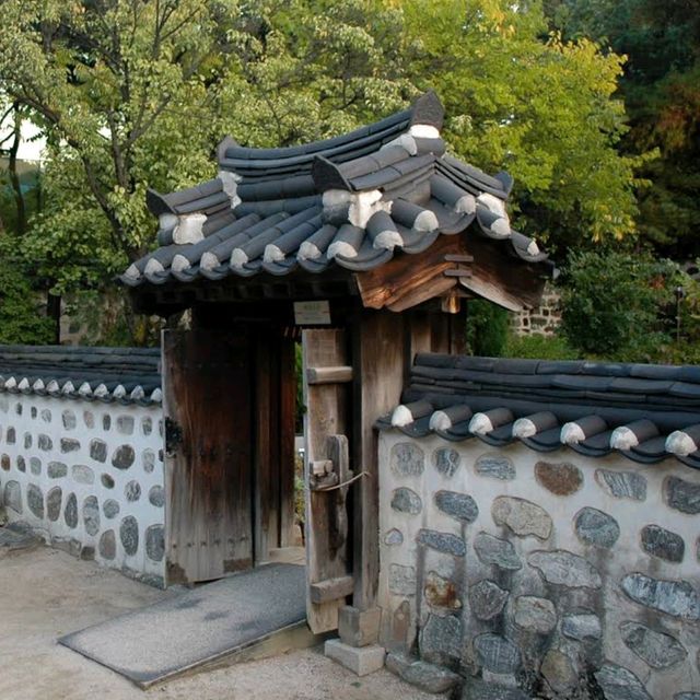 Namsangol Hanok Village (南山谷韓屋村)