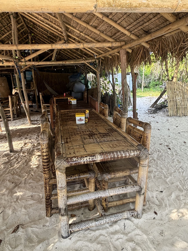 Pandan Warung: A Must-Visit Beachside Eatery in Lombok 🌊🍛☀️ 