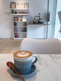 Minimalist cafe in almost all white decor in SS2