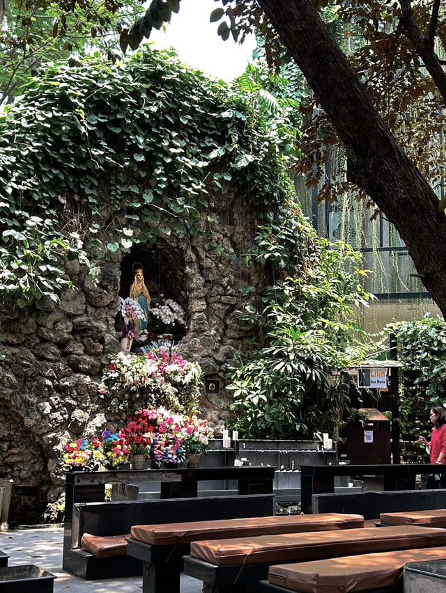 Jakarta Cathedral: A Gothic Masterpiece in the Heart of the City