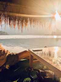 水上涼亭，放鬆一夏！🌊☀️ 來這裡，煩惱都融化啦！😎