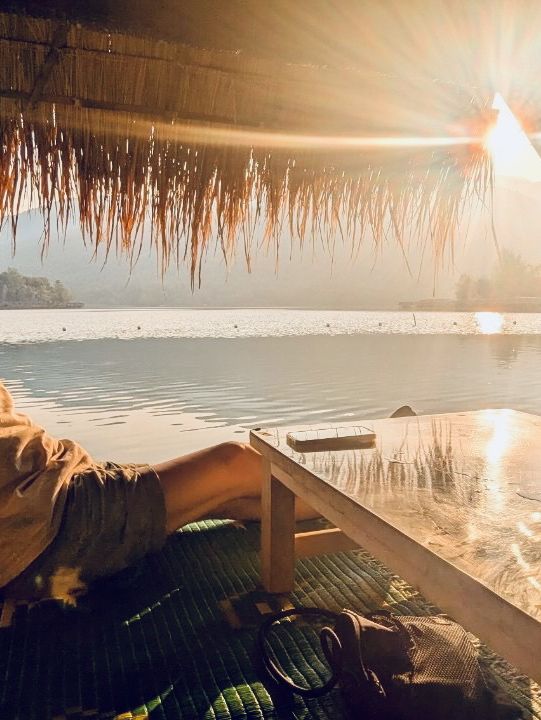 水上涼亭，放鬆一夏！🌊☀️ 來這裡，煩惱都融化啦！😎