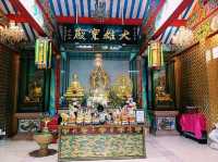 泰國曼谷市中心湄南河畔著名華人文化古跡寺廟景點：Wat Amon Khiri，祈福非常靈驗，適合打卡拍照📸祈福冥想