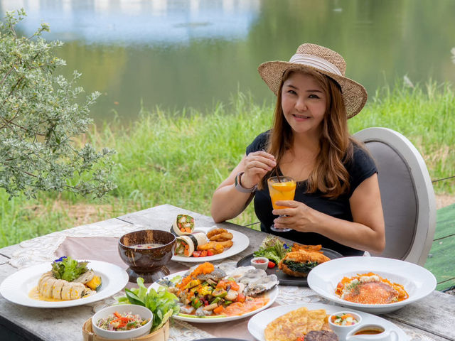 ร้านอาหารกึ่งคาเฟ่ บรรยากาศริมน้ำสุดชิค