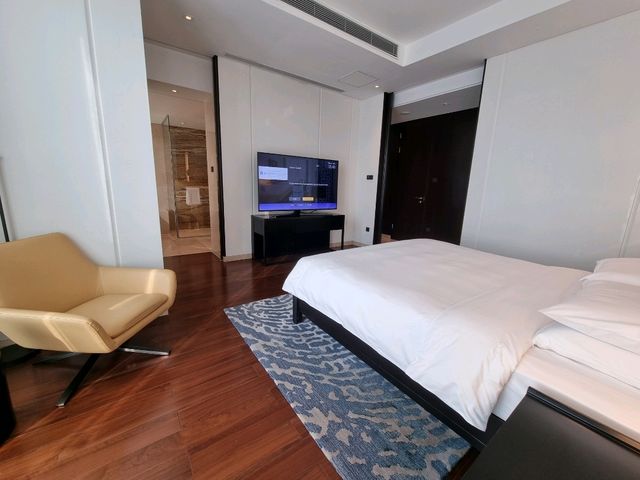 Luxury and Convenience at Hyatt Regency Shanghai Global Harbor