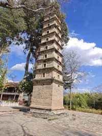 Stroll around beautiful Jianchuan Ancient Town