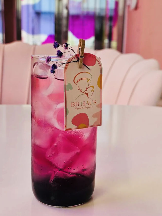 自帶濾鏡絕美 韓國多巴胺少女心噴發的咖啡店 夢幻到不行  