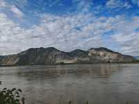 A Serene Escape to Yamdrok Lake, Tibet