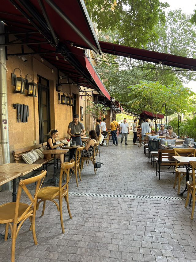 Springtime in Yerevan: Around the Cascade🌷