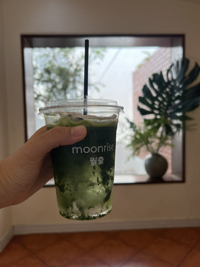 moon rise ร้านคาเฟ่ริมทางที่มีดีกว่าที่คิด
