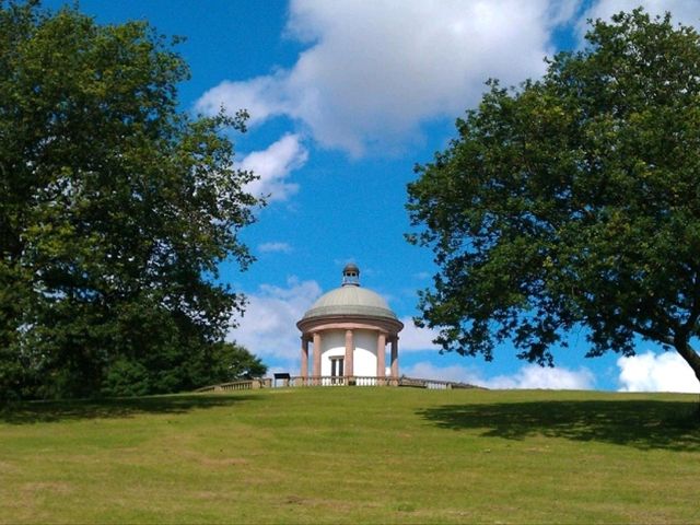 Enjoy the natural beauty of Heaton Park, the iconic park in Manchester!