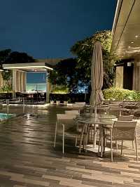 Relaxing at Okura Manila’s Pool Bar🍹