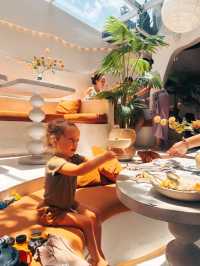 RESTAURANT WITH HEALTHY INGREDIENTS.