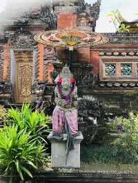 【バリ島】サラスワティ寺院 観光ガイド