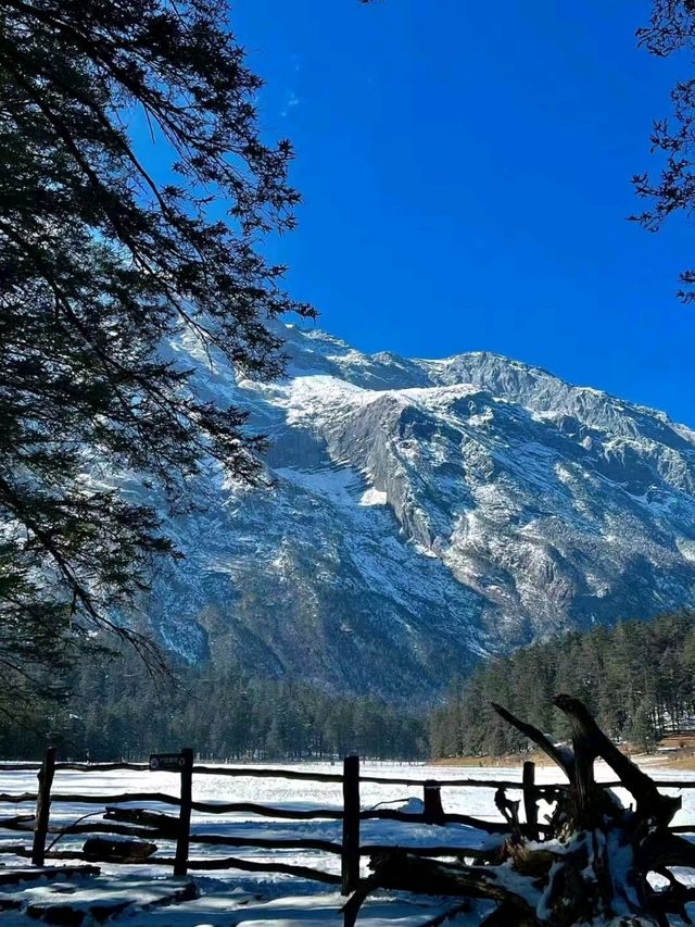 Yunshanping: A Fairy-Tale Landscape Beneath Snow-Capped Peaks