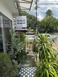 ชิลเบาๆ ในเมืองคอน @225 Old Town คาเฟ่น่านั่ง