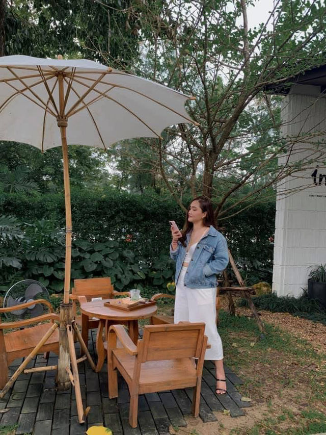 Ing คาเฟ่โทนอบอุ่นธรรมชาติ 🥯🌳 กลางสวน 