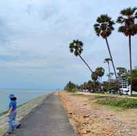 เดินเล่นชายหาดปราณบุรี 