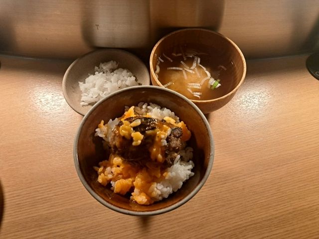 挽肉と米海港城分店😍排長龍人氣超高採用炭火燒烤的漢堡扒🥩三種不同食法分享😊