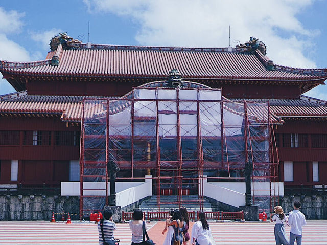 ปราสาทชูริ สีแดง okinawa