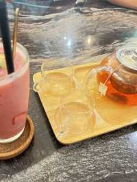 A cozy cafe serving local & Western Food : 21 Fusion